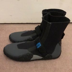 MEC neoprene high top water boots